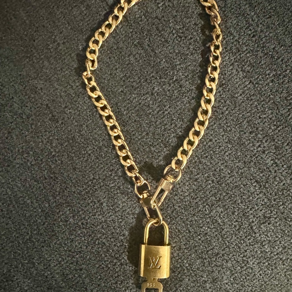 Louis Vuitton Lock & Key Gold #334/unbranded choker necklace/matching bracelet - Picture 2 of 5